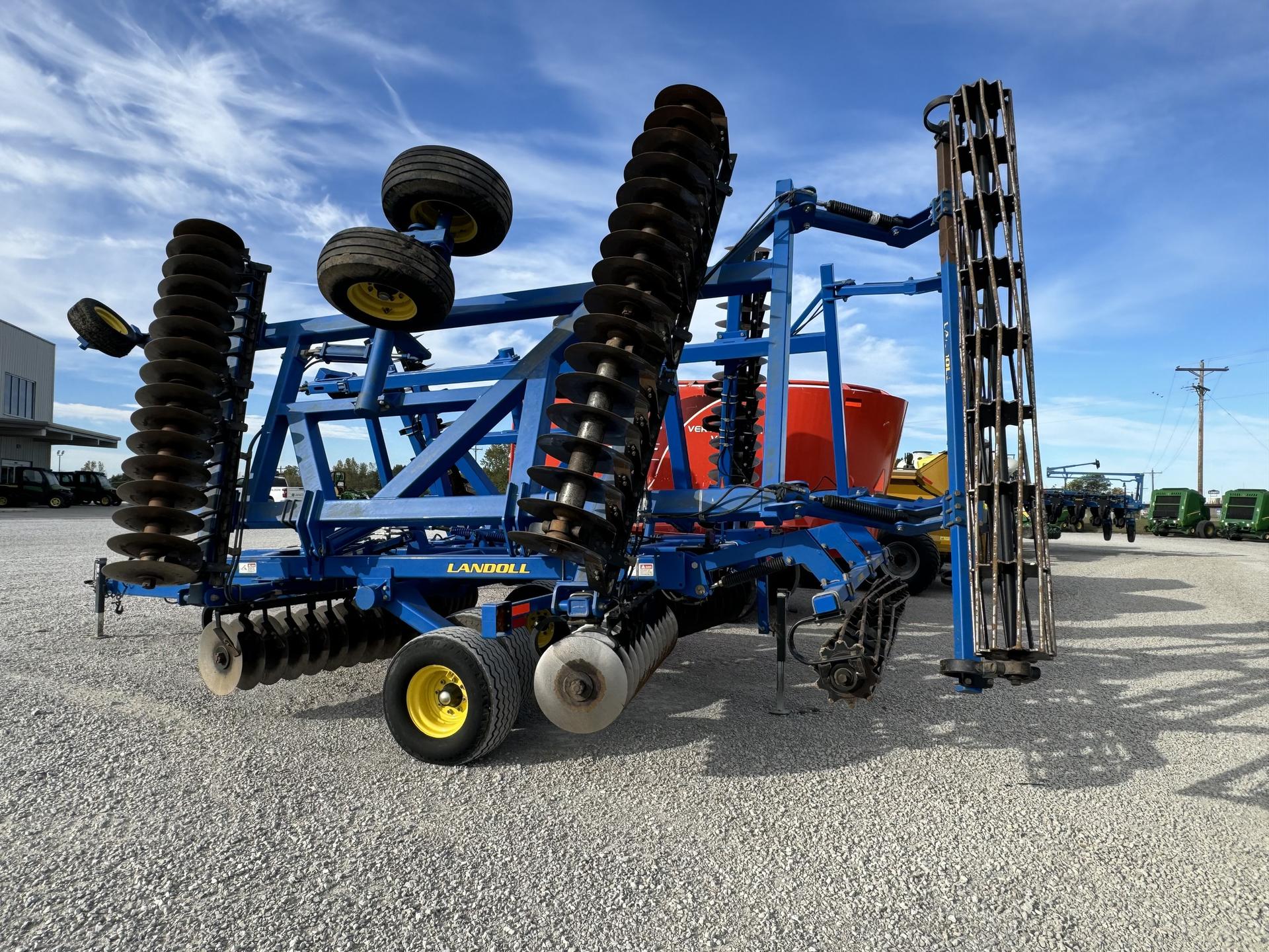 2015 Landoll 7431-33