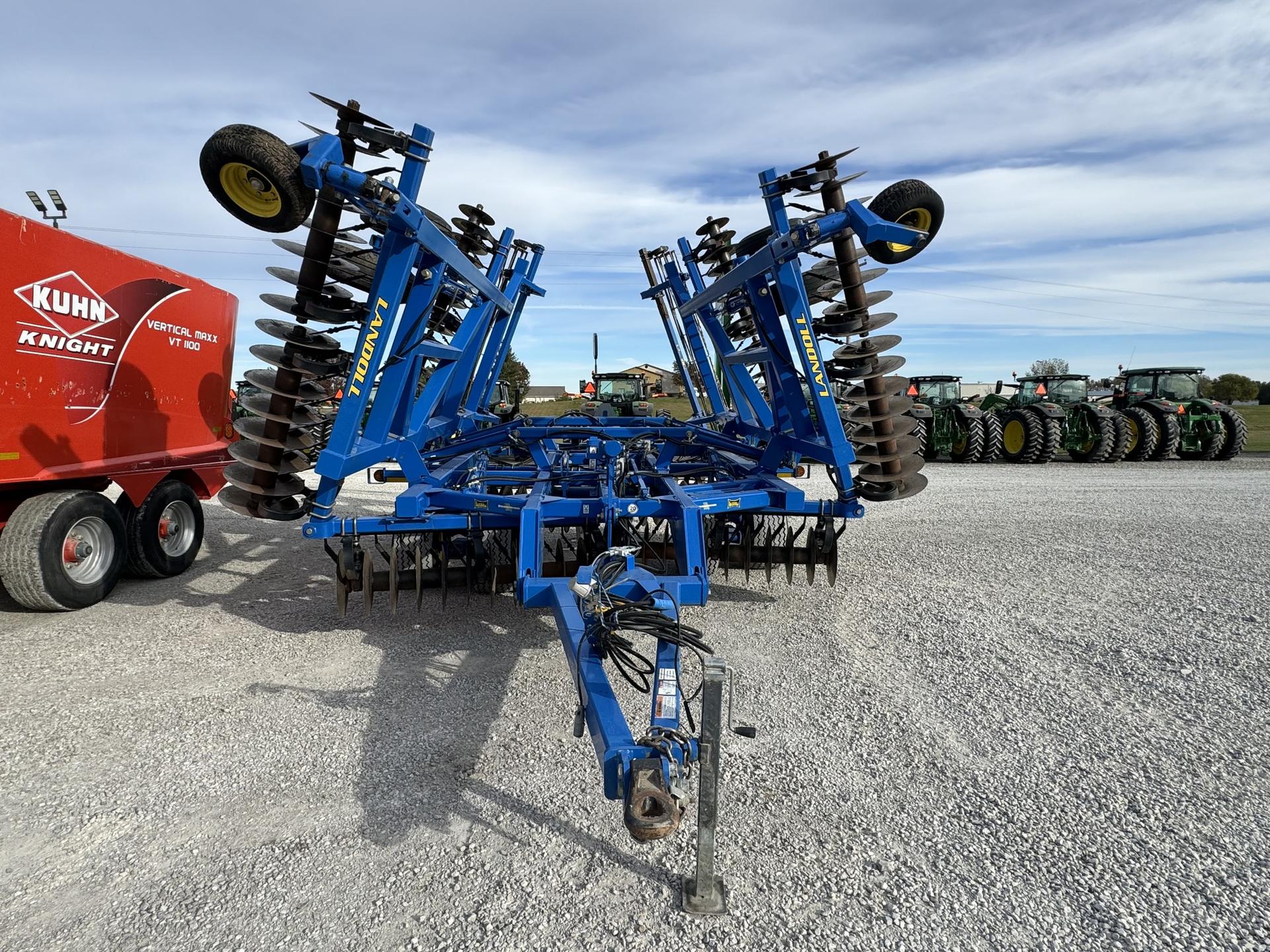 2015 Landoll 7431-33