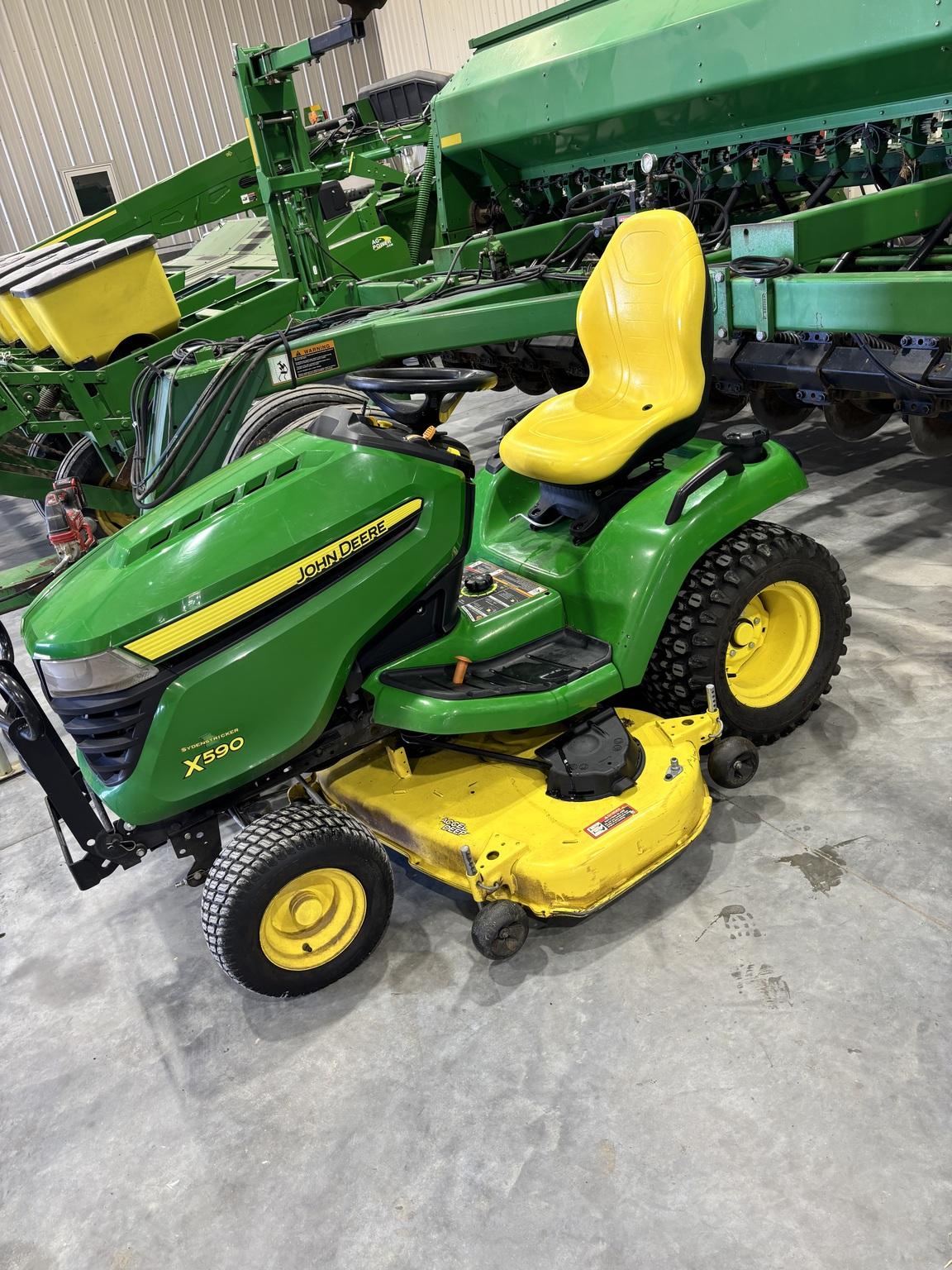 2018 John Deere X590