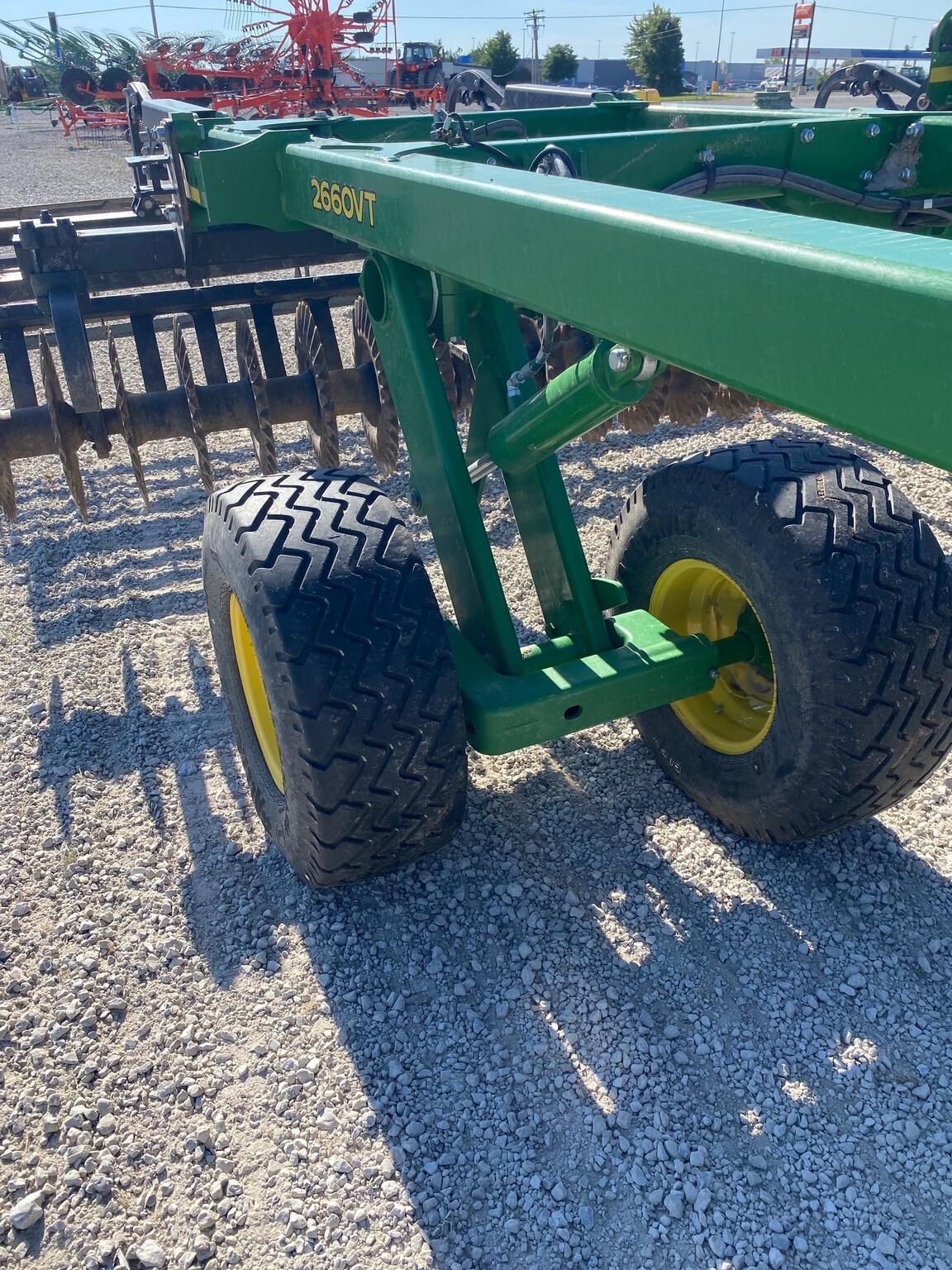 2023 John Deere 2660VT