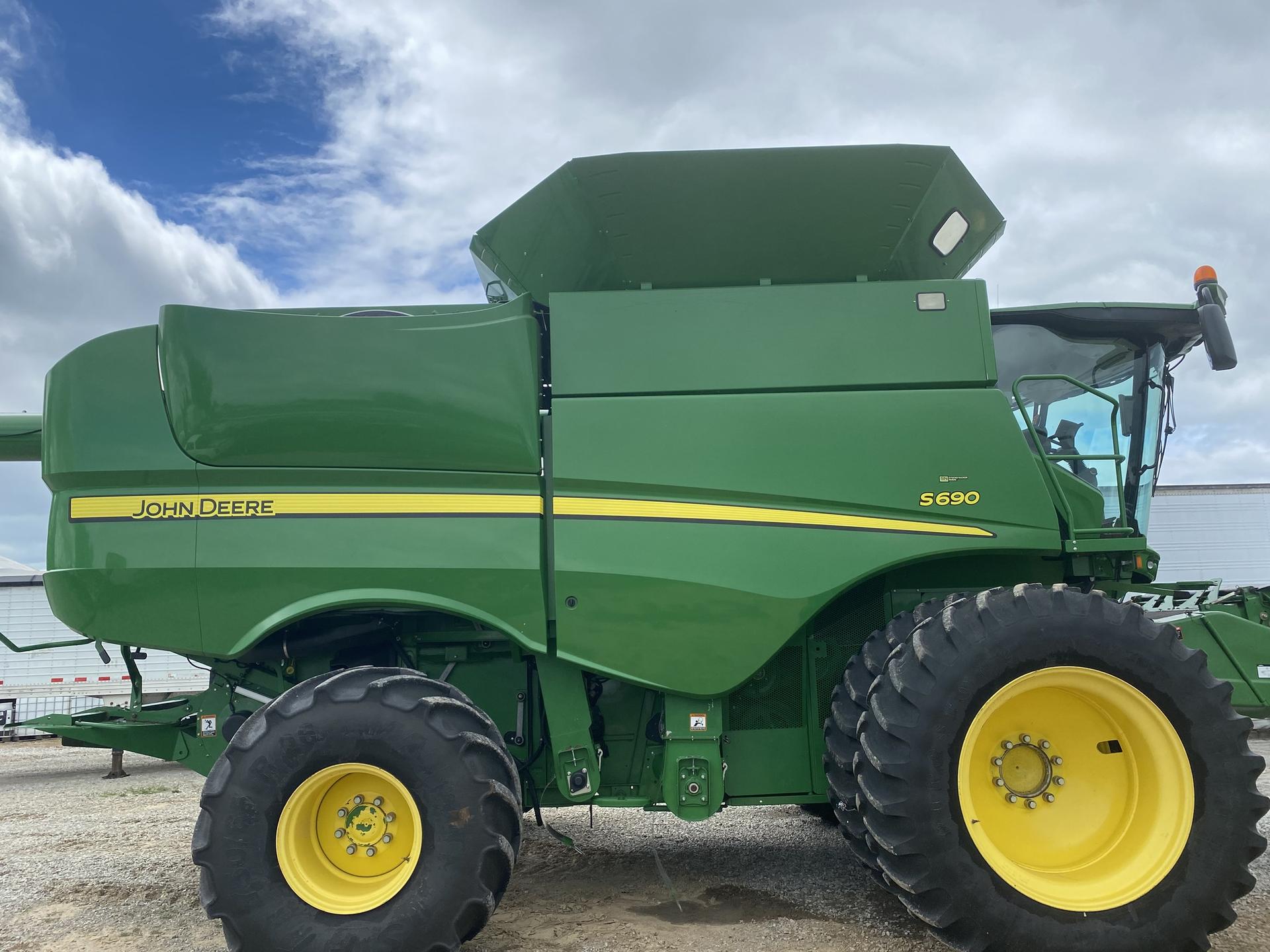 2013 John Deere S690