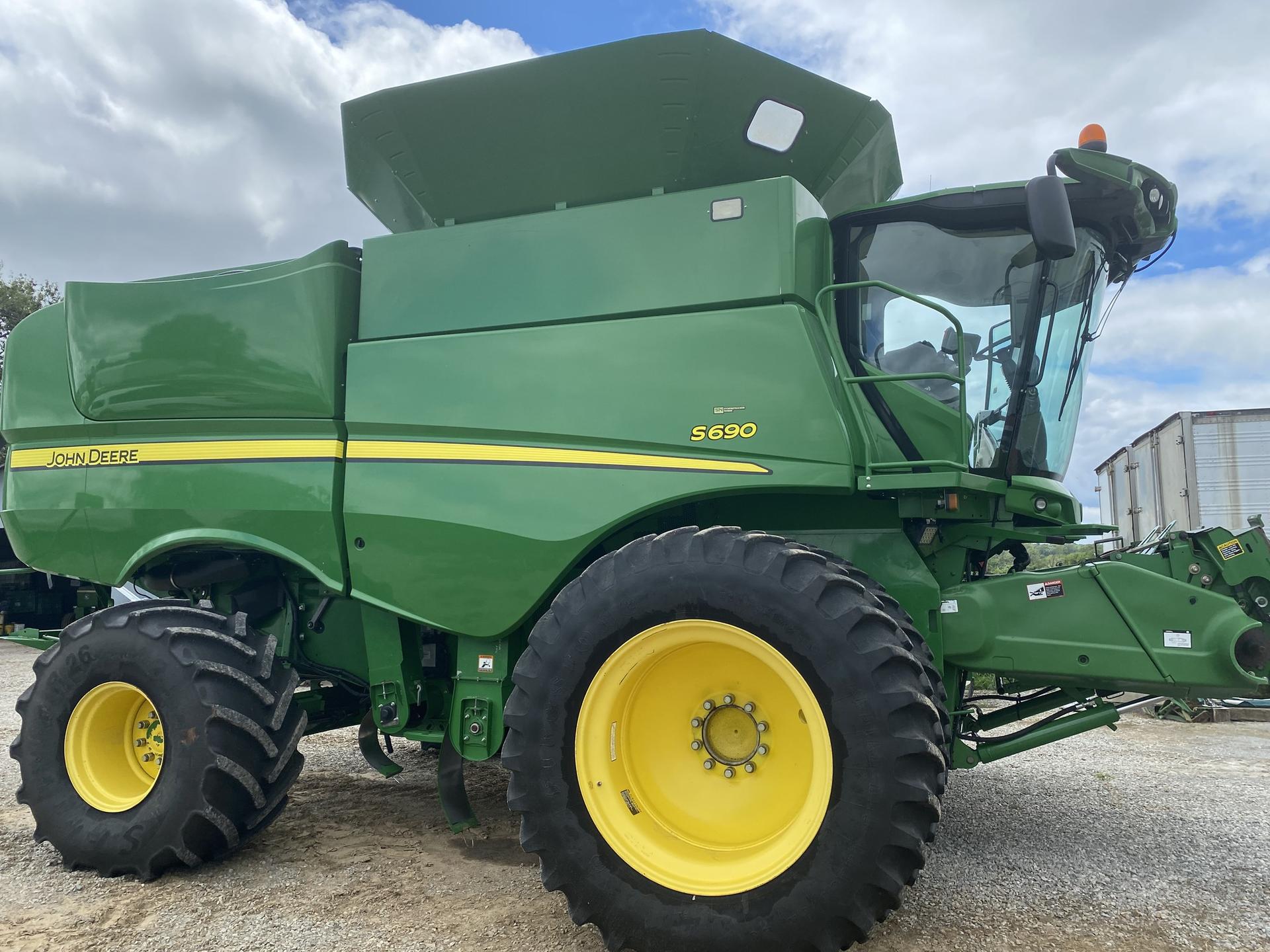 2013 John Deere S690