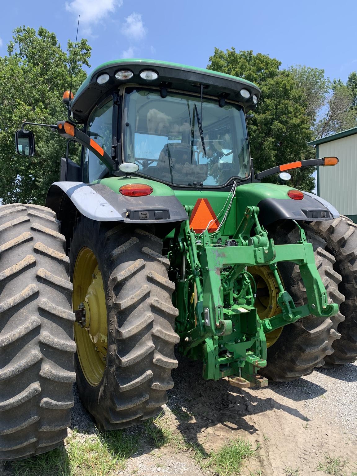 2015 John Deere 7210R