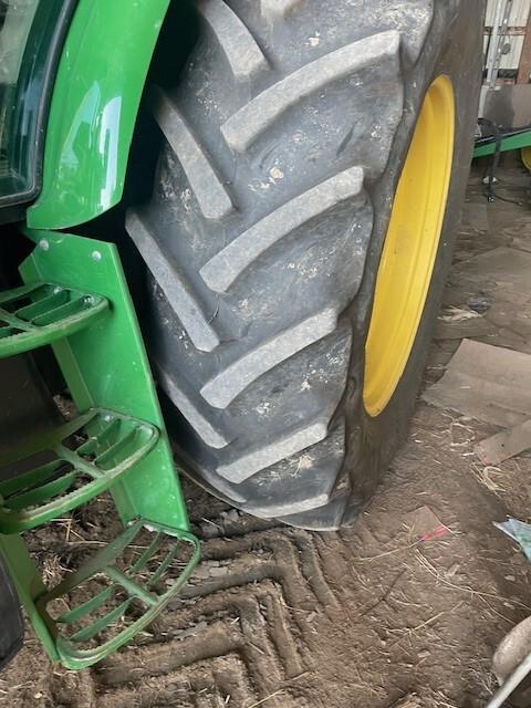 2018 John Deere 6135E