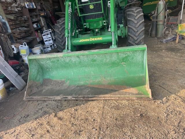 2018 John Deere 6135E