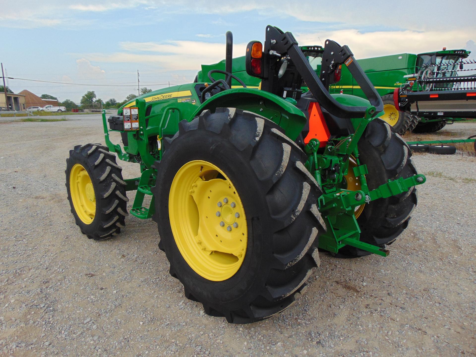 2022 John Deere 5075E