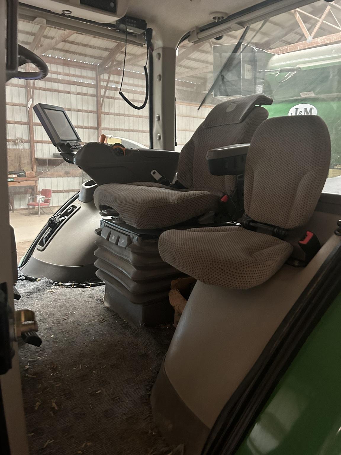 2015 John Deere 8270R