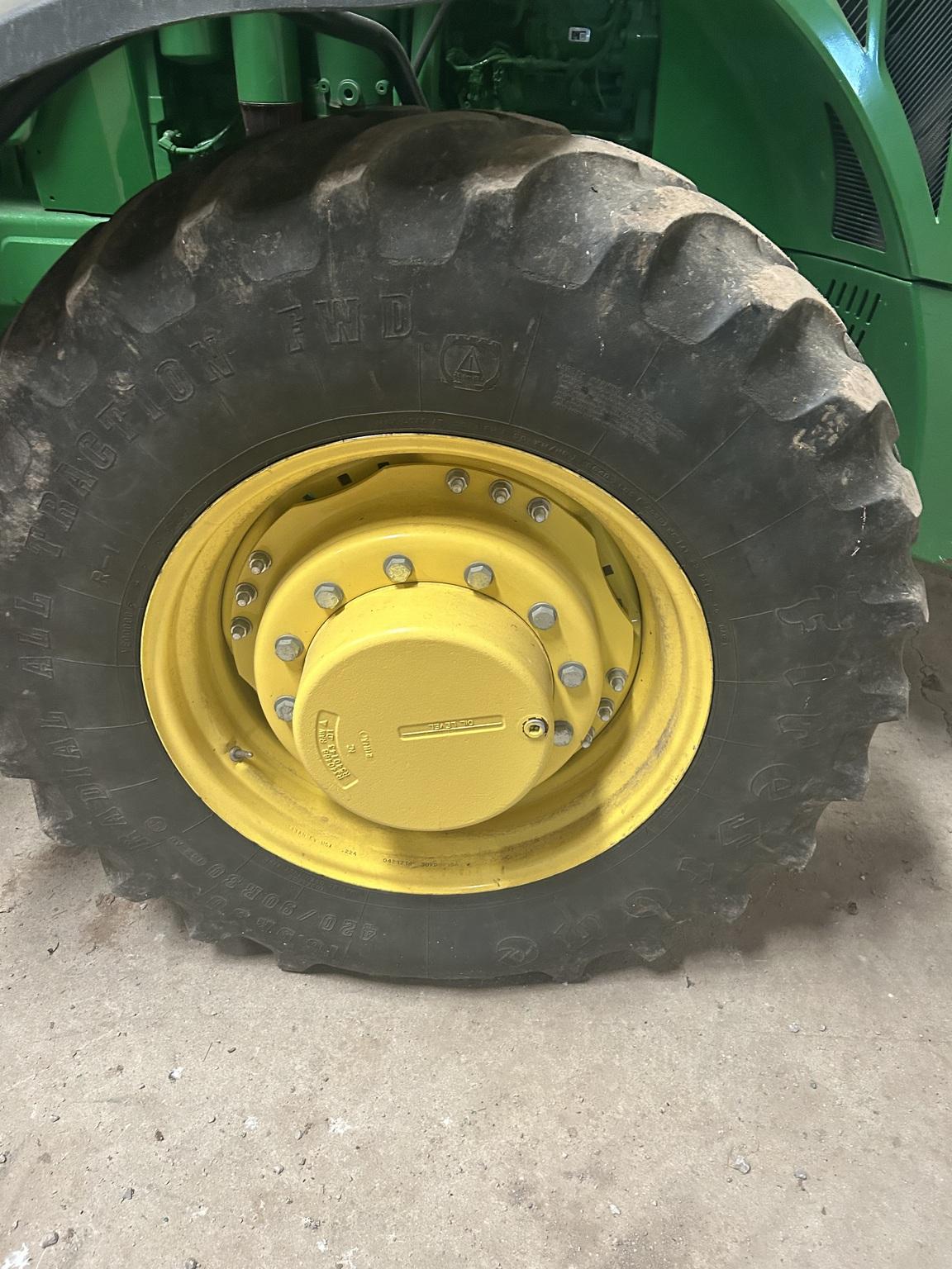 2015 John Deere 8270R