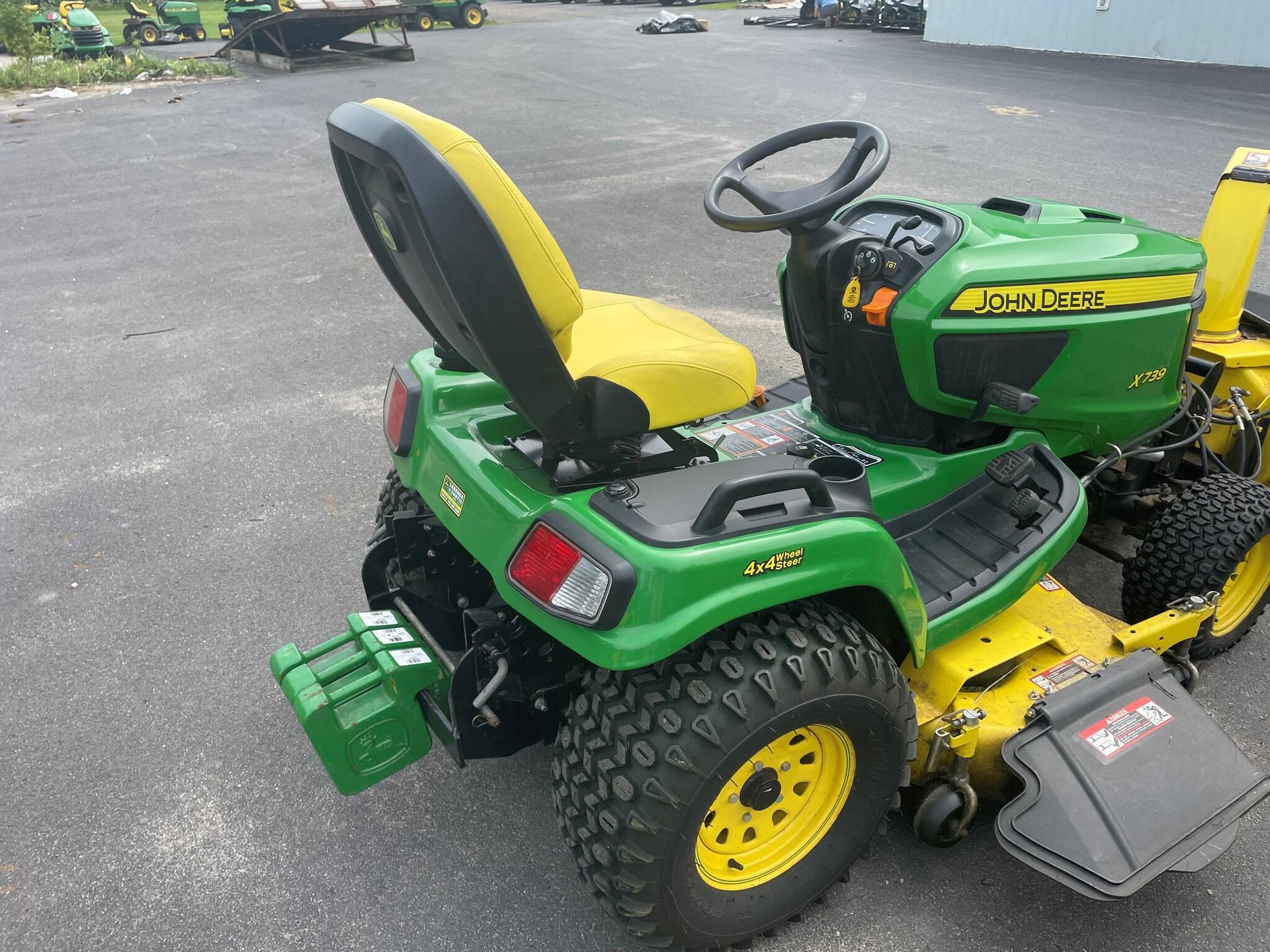 2013 John Deere X739