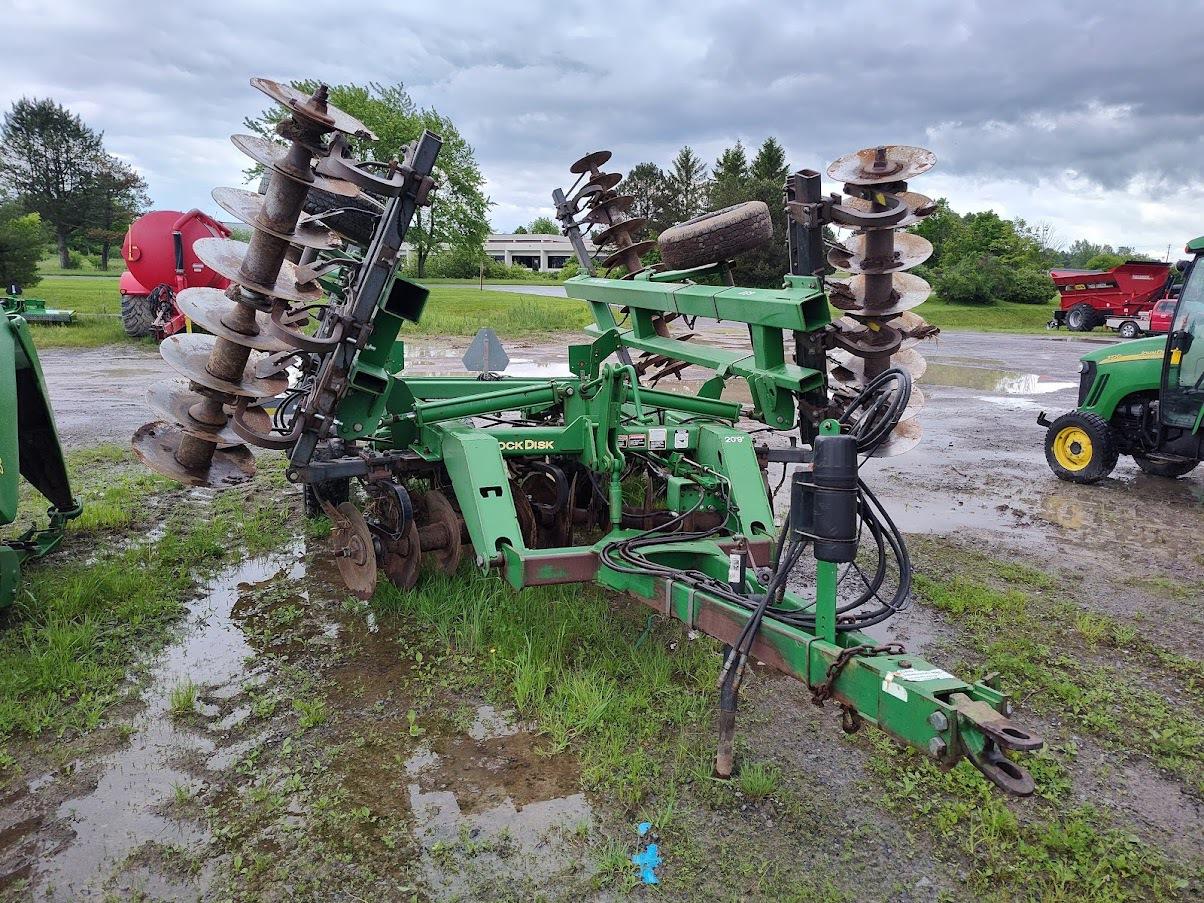 2004 John Deere 637