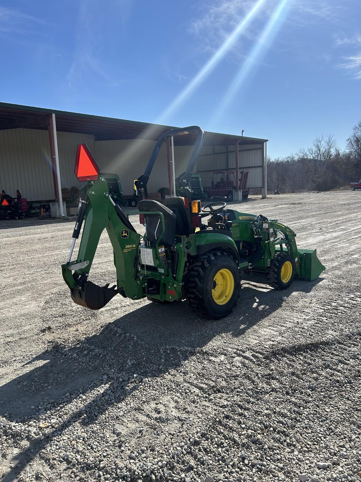 2022 John Deere 2025R Image