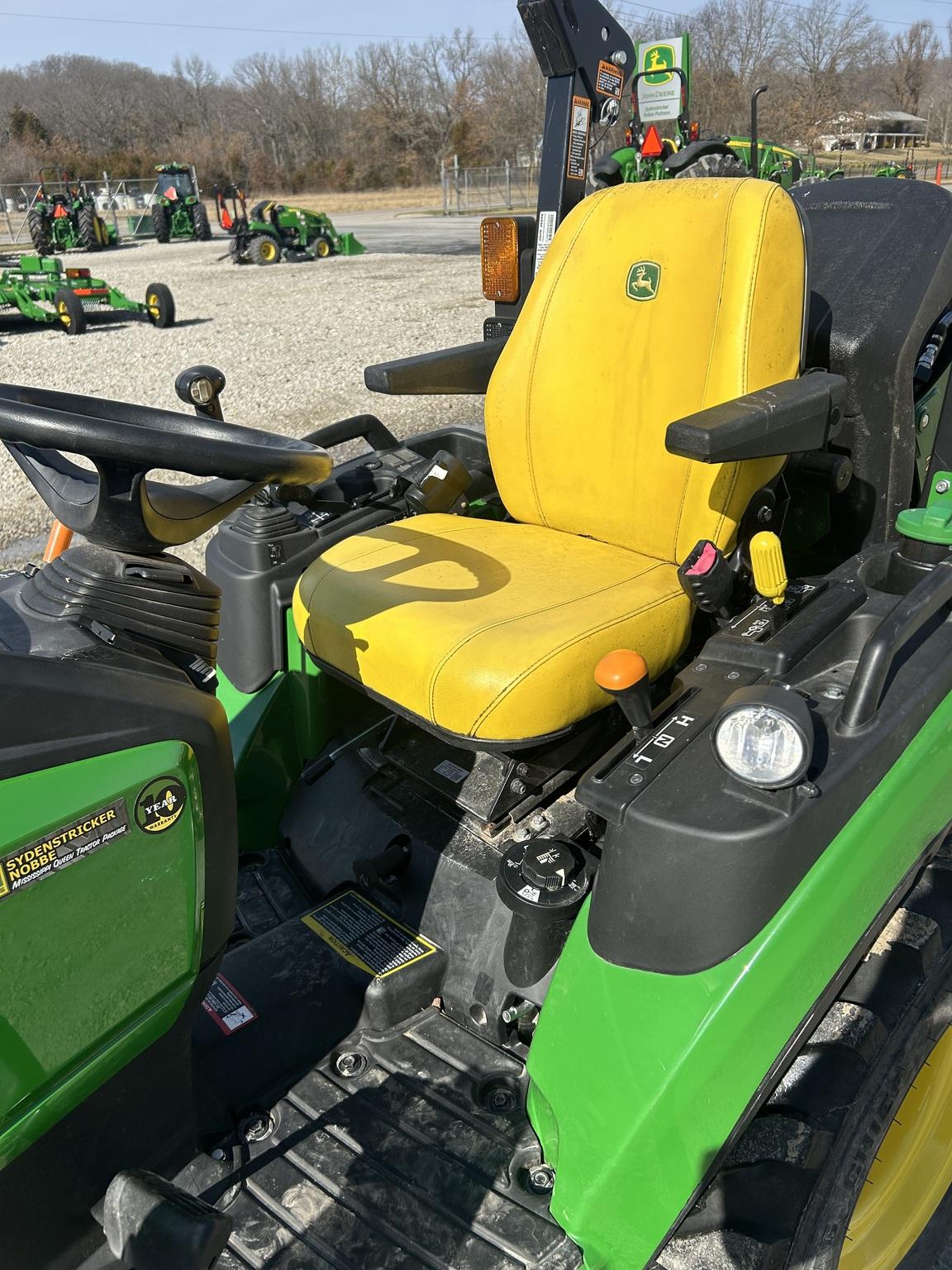 2022 John Deere 2025R Image