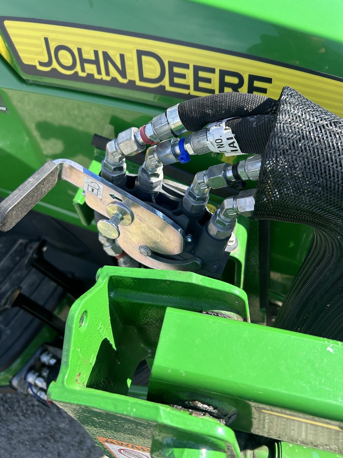 2022 John Deere 2025R Image