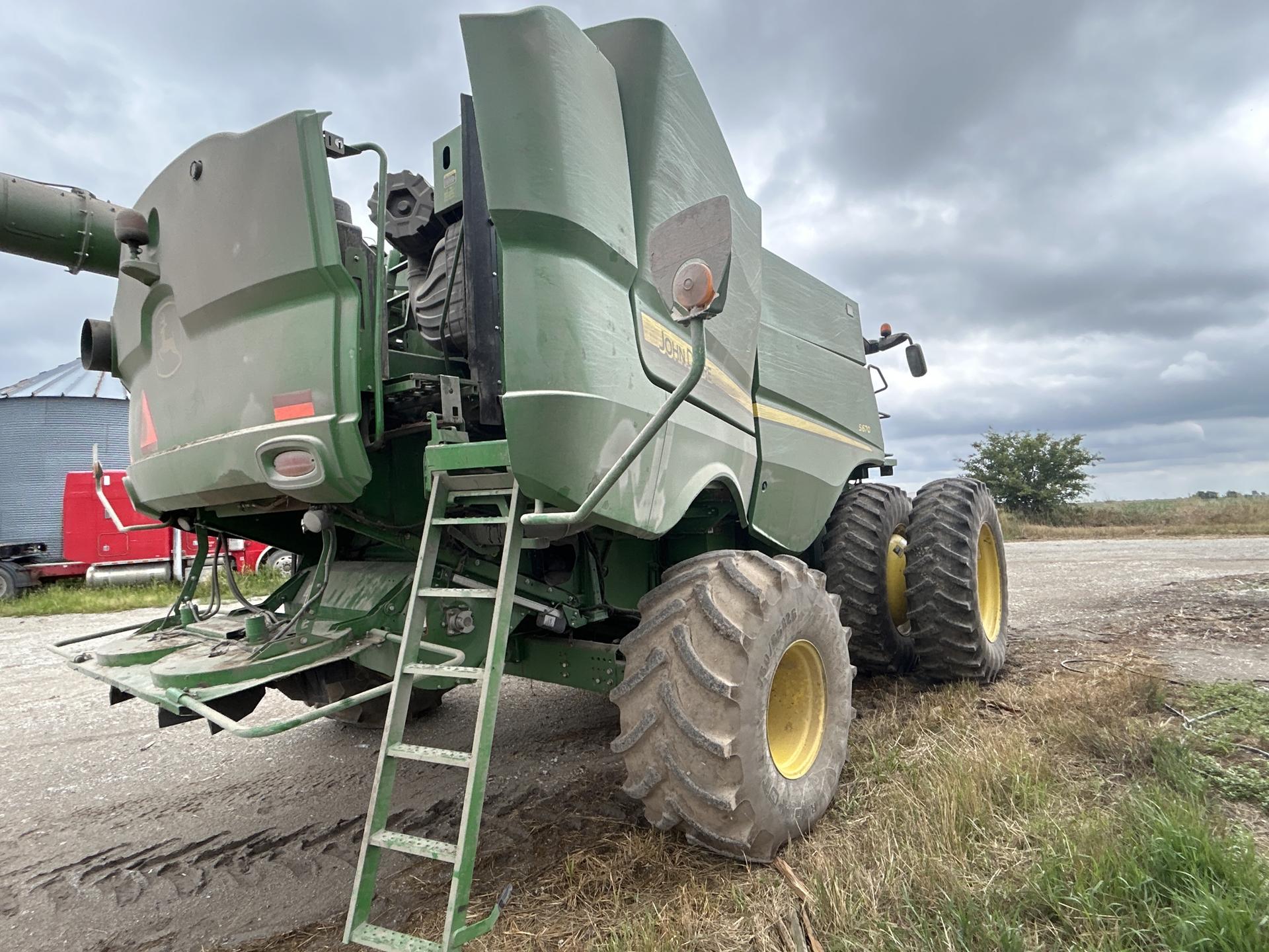 2015 John Deere S670