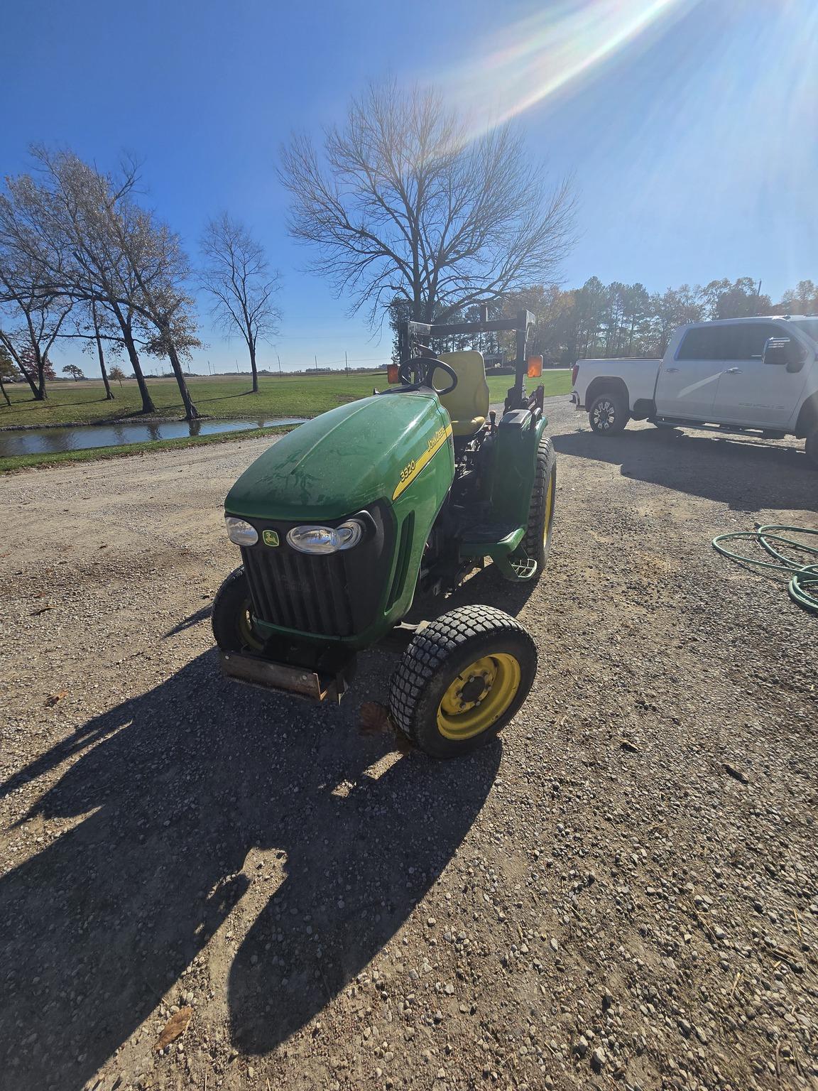 2013 John Deere 3320