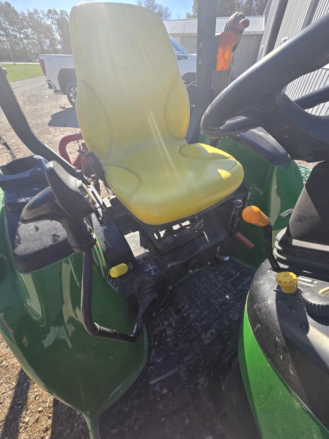 2013 John Deere 3320