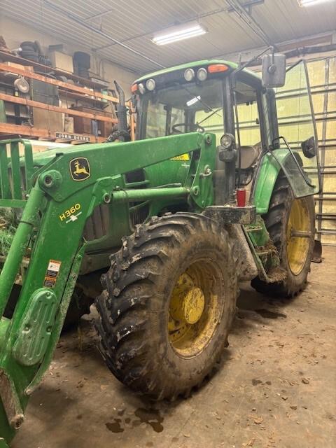 2010 John Deere 7330 Image