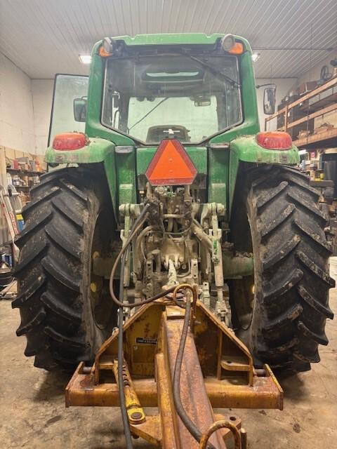 2010 John Deere 7330