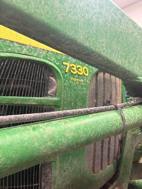 2010 John Deere 7330