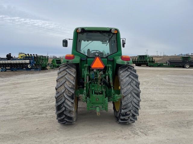 2010 John Deere 7330 Image