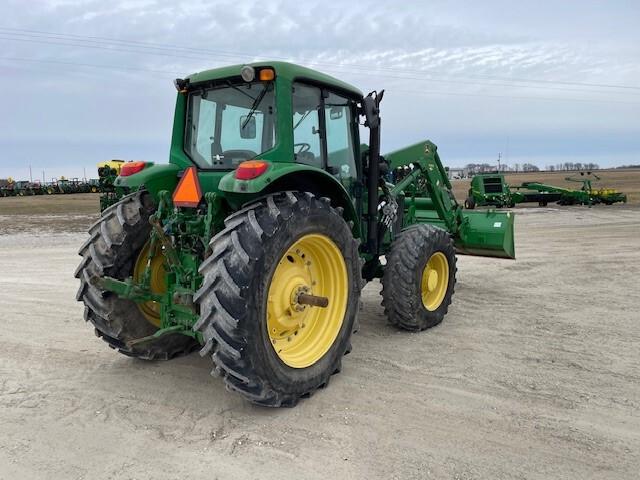 2010 John Deere 7330 Image