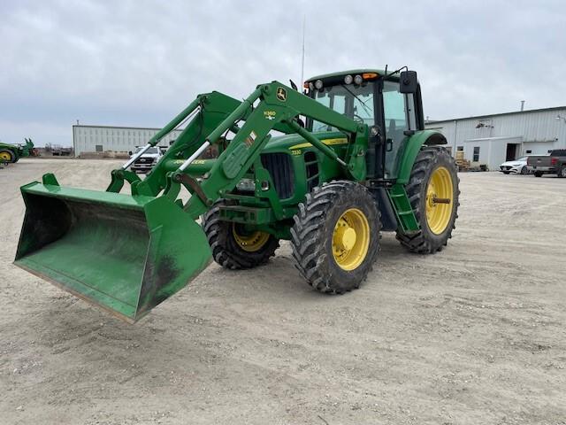 2010 John Deere 7330 Image