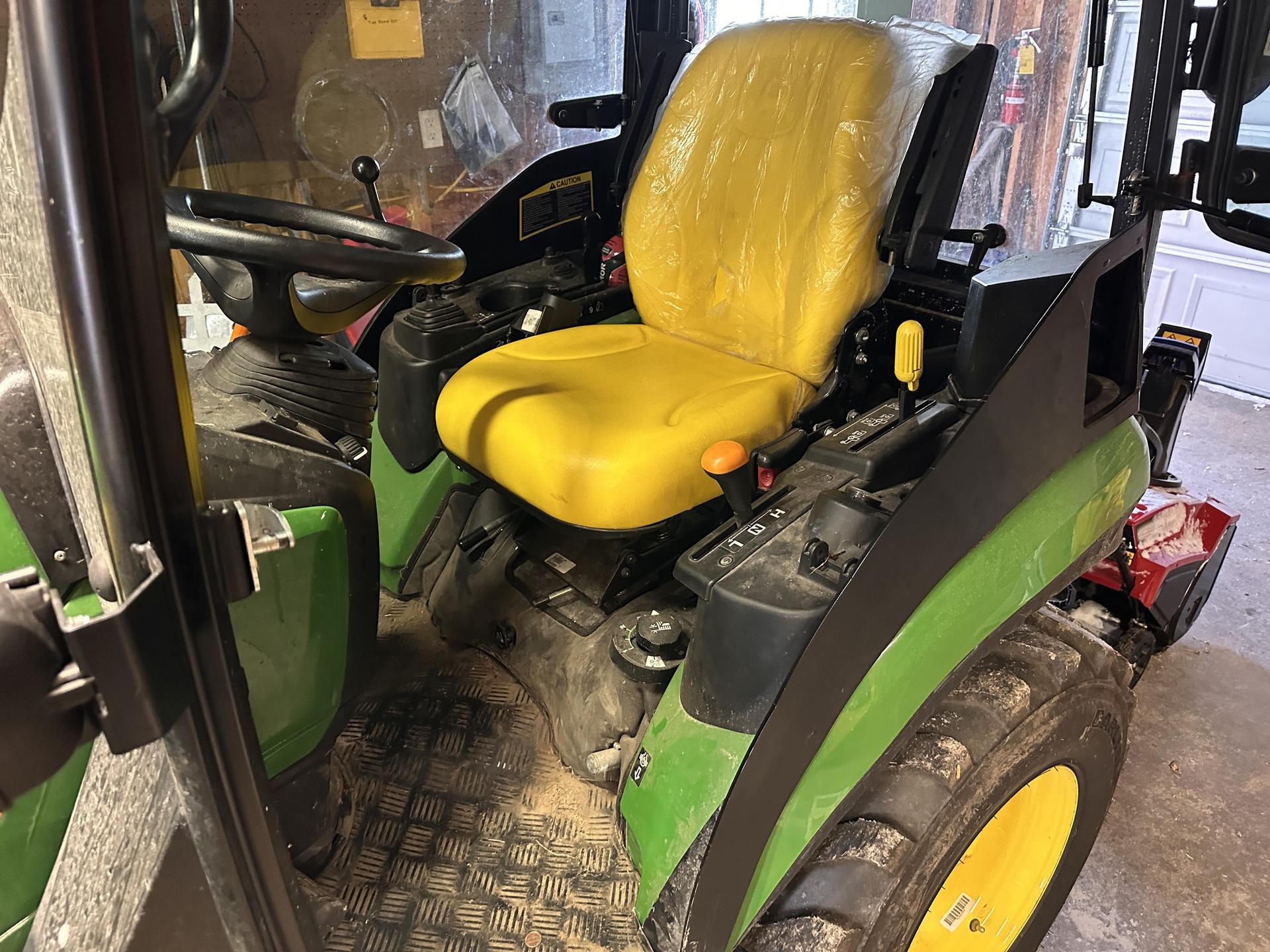 2018 John Deere 2025R Image