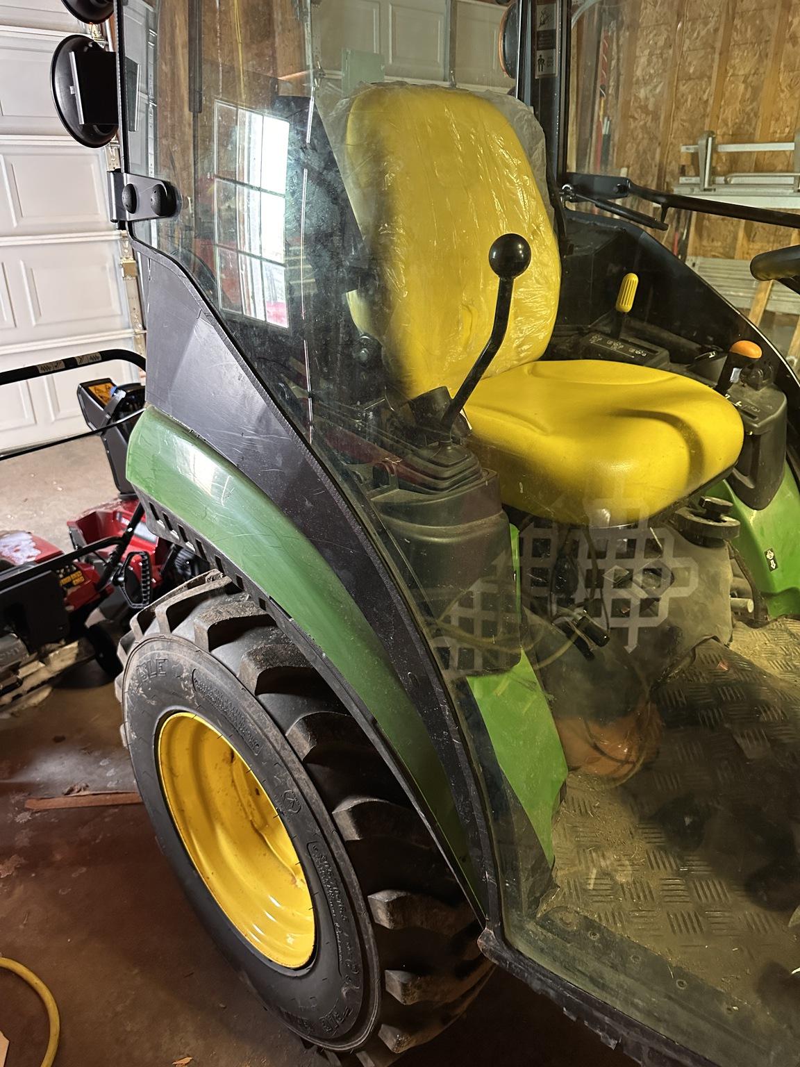 2018 John Deere 2025R Image