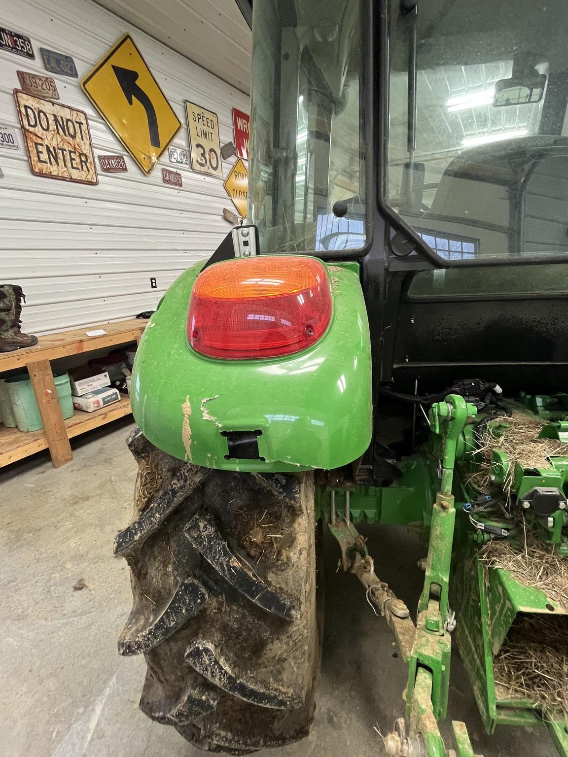 2021 John Deere 5075E Image