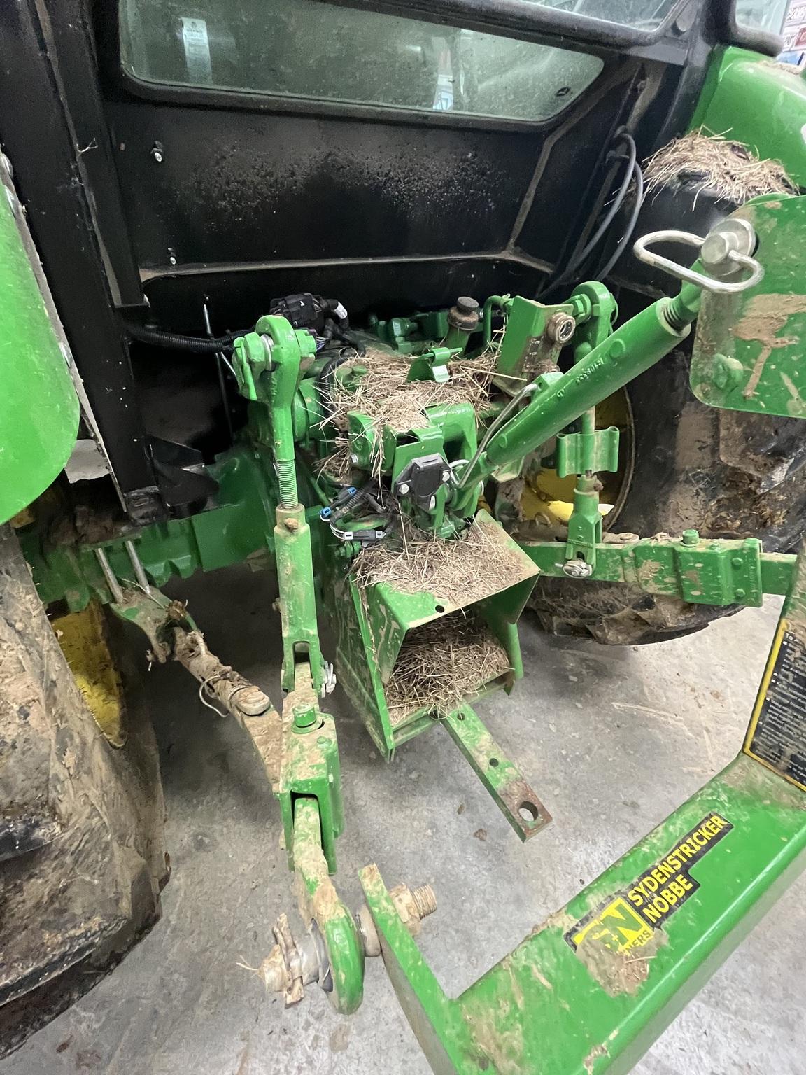 2021 John Deere 5075E Image