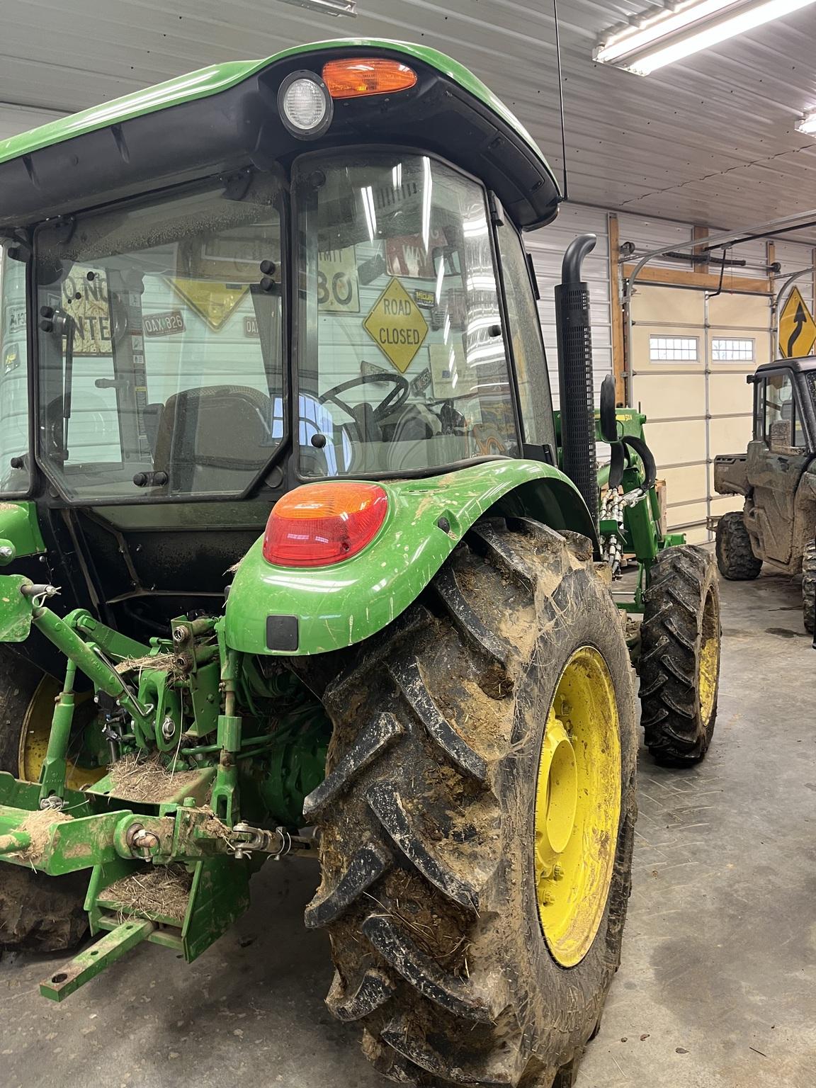 2021 John Deere 5075E Image