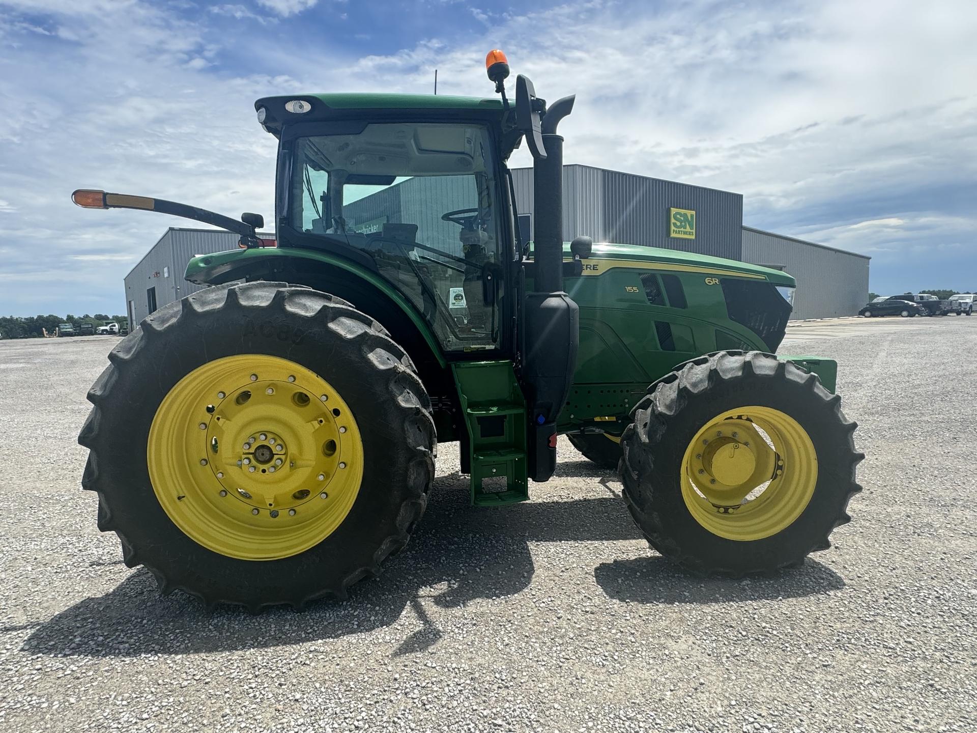 2023 John Deere 6R 155