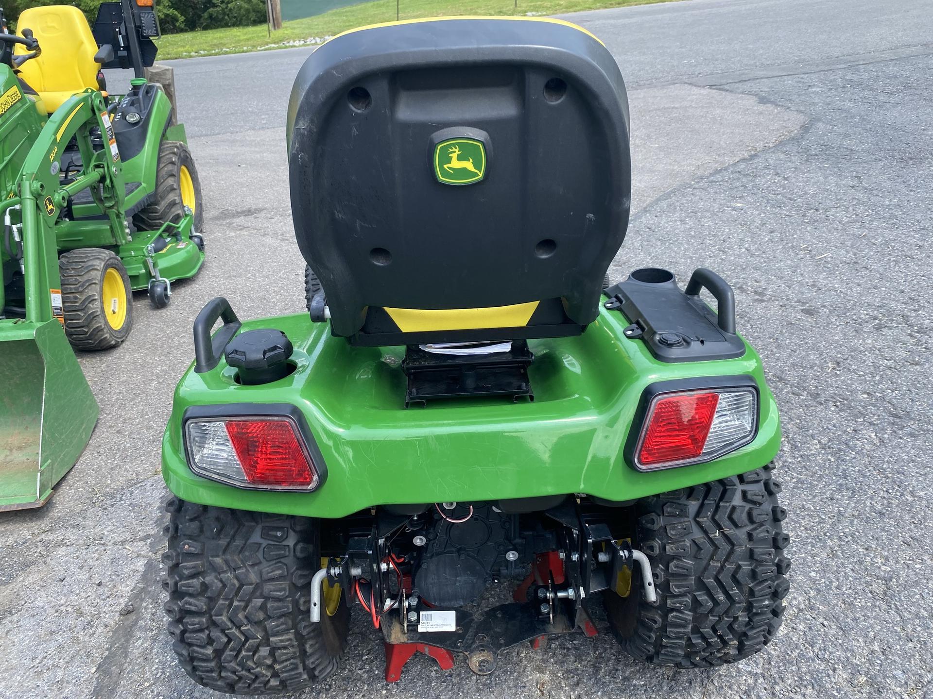 2018 John Deere X738