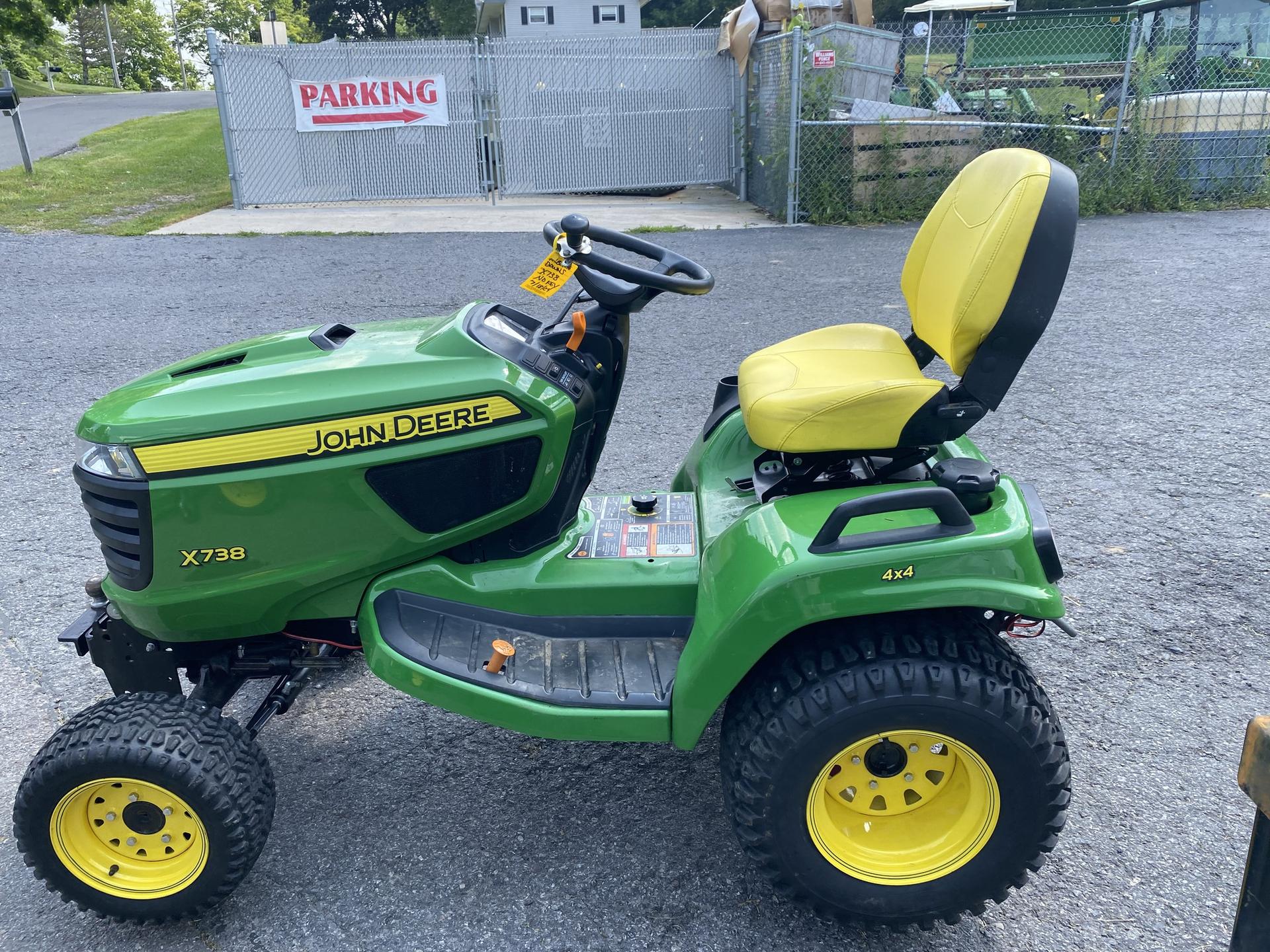 2018 John Deere X738