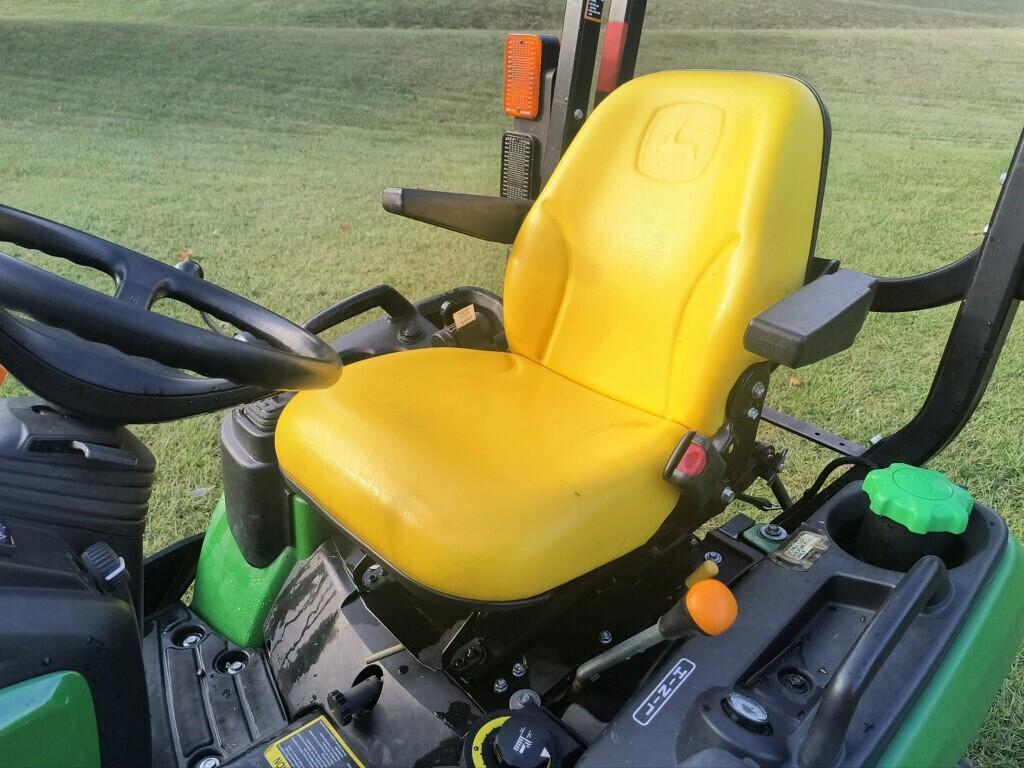 2016 John Deere 1025R