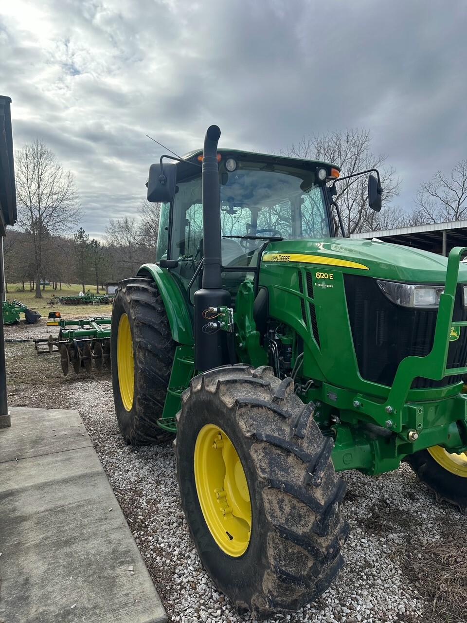 2019 John Deere 6120E