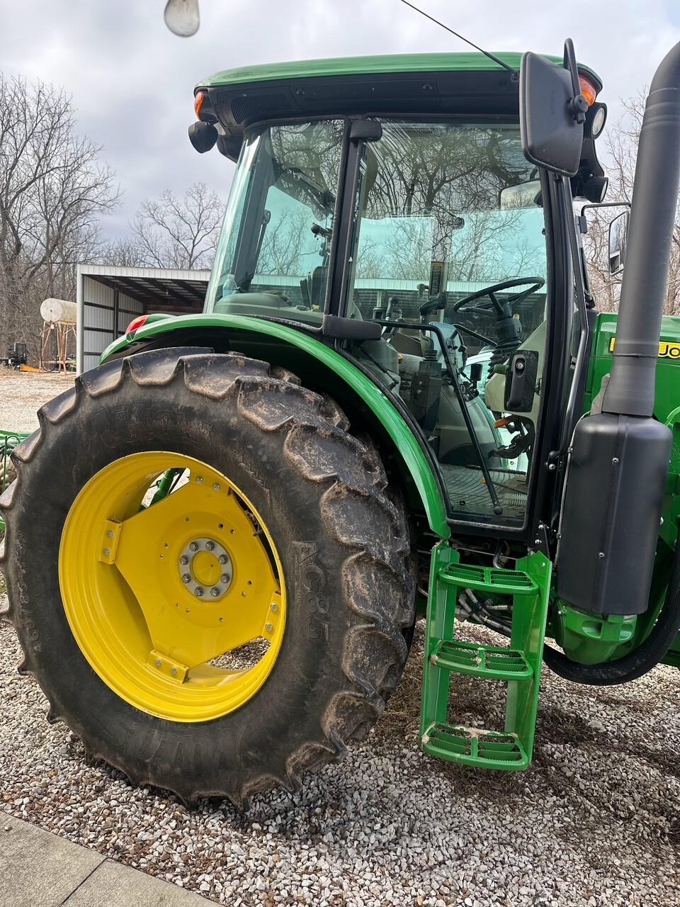 2019 John Deere 6120E