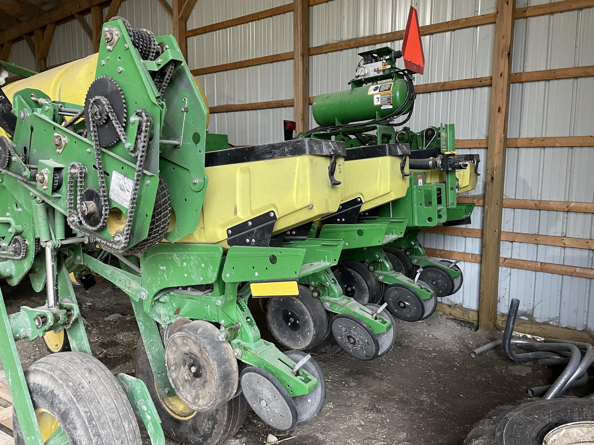 2015 John Deere 1775NT