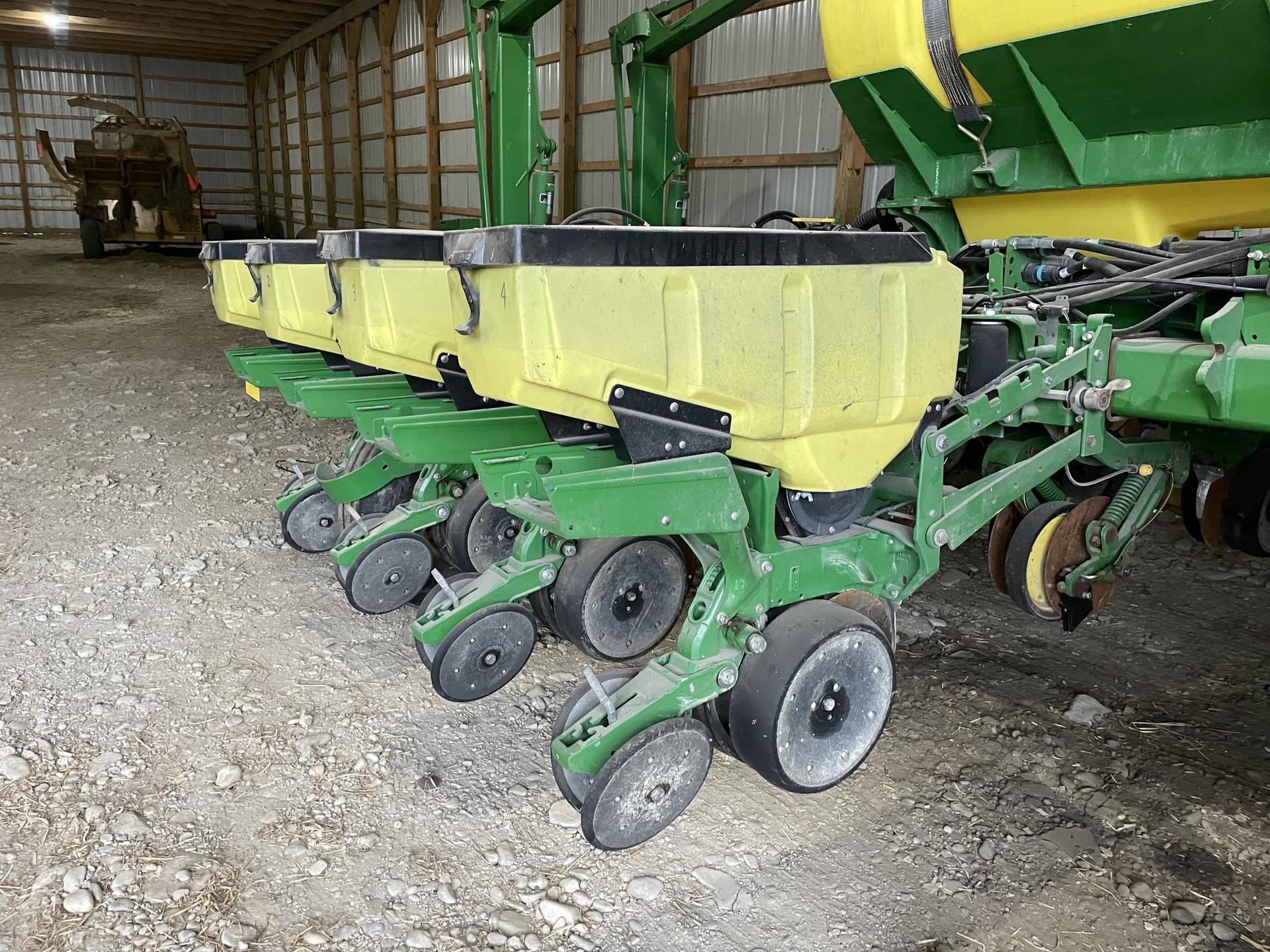 2015 John Deere 1775NT