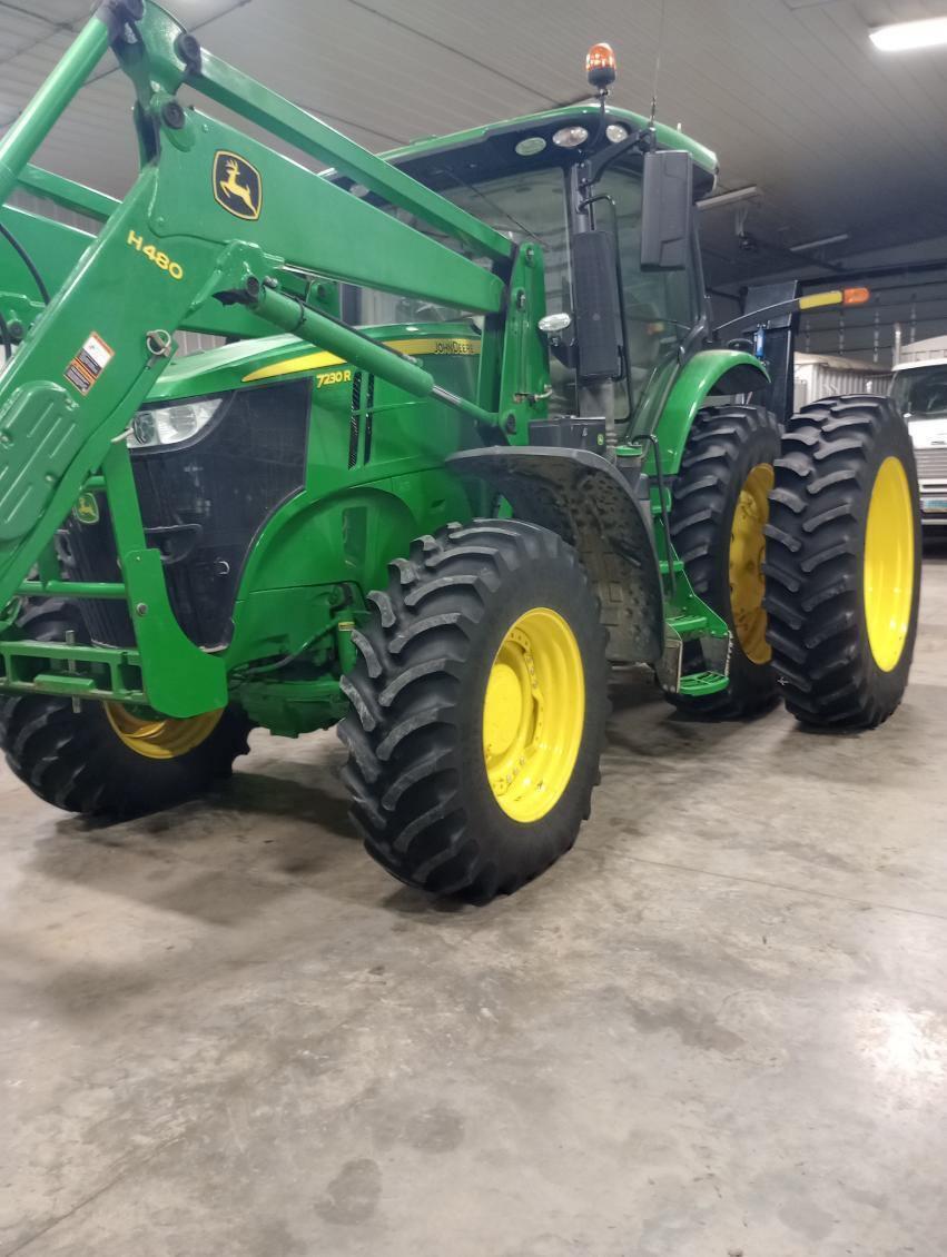 2019 John Deere 7230R Image