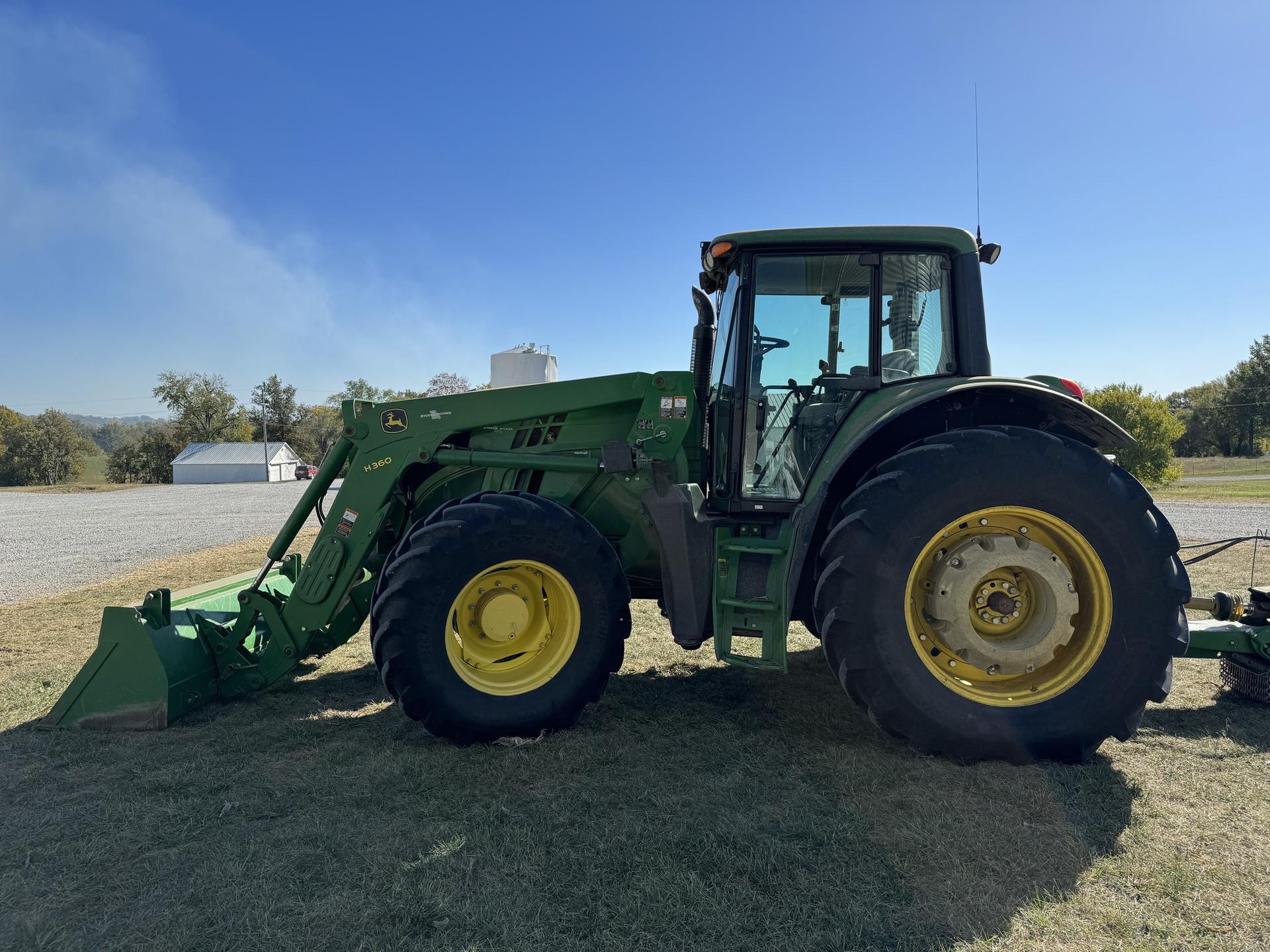 2015 John Deere 6150M