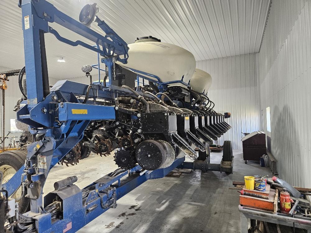 2021 Kinze 3665 Image