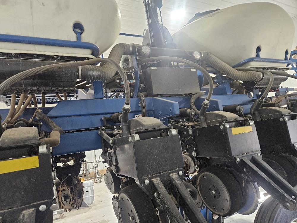 2021 Kinze 3665 Image