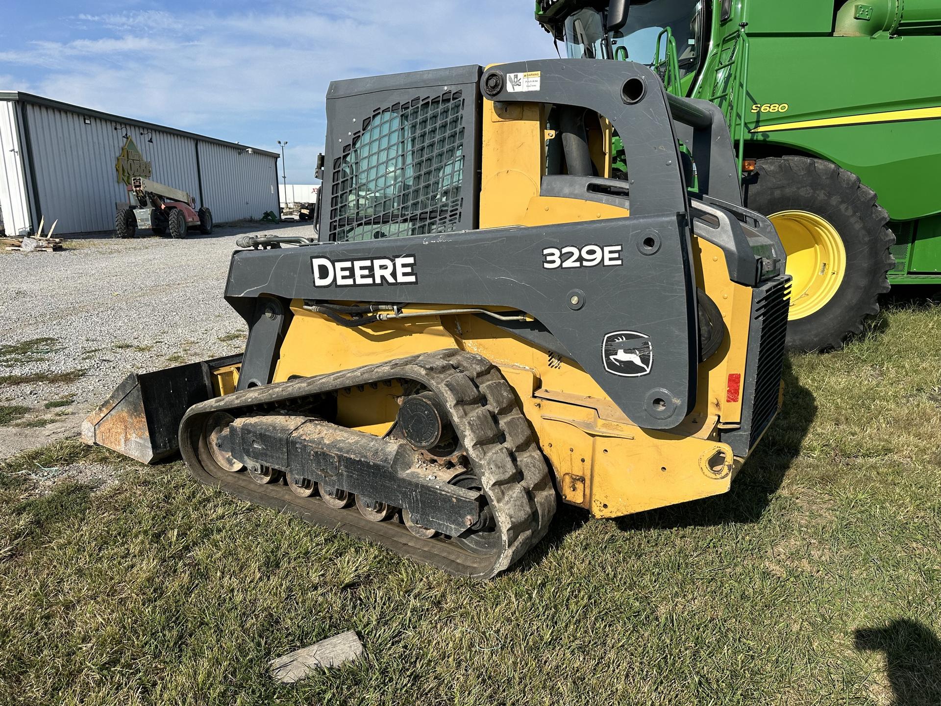 2014 John Deere 329E