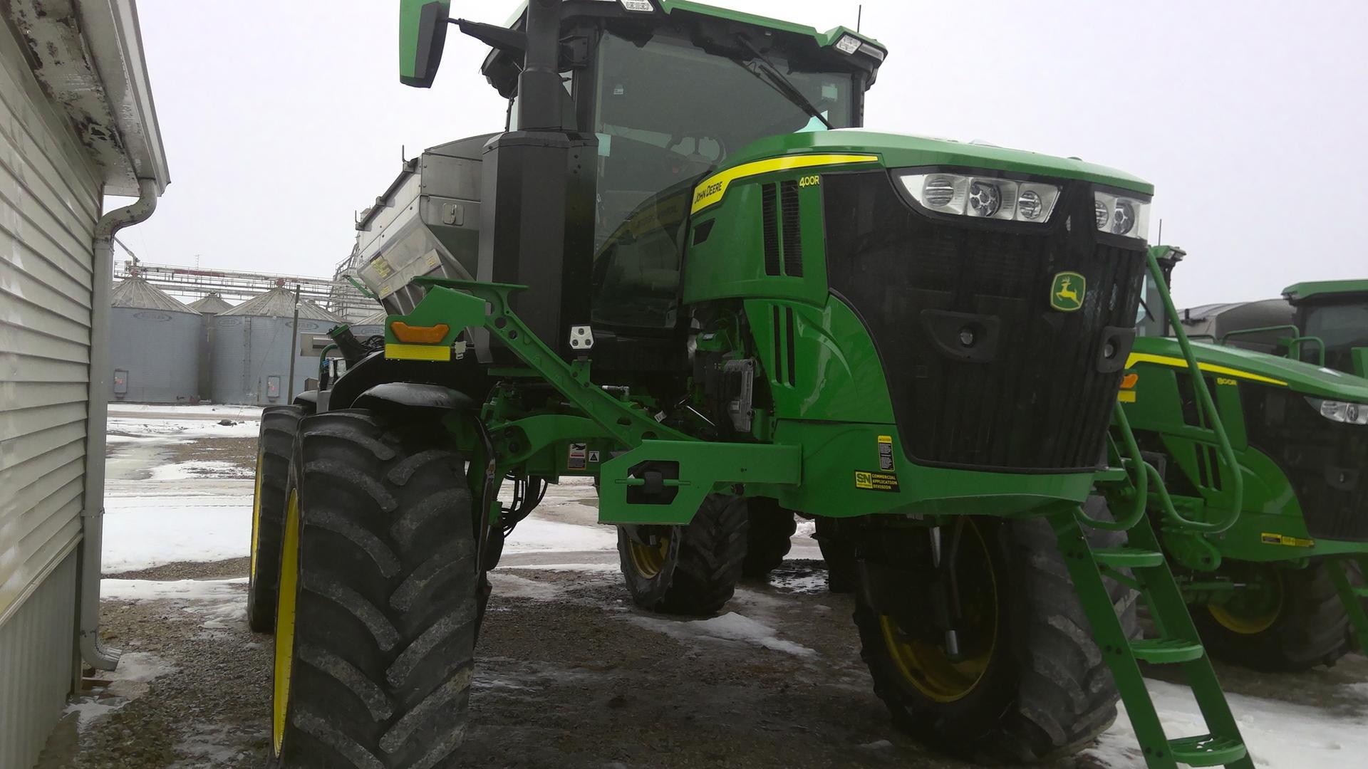 2022 John Deere 400R