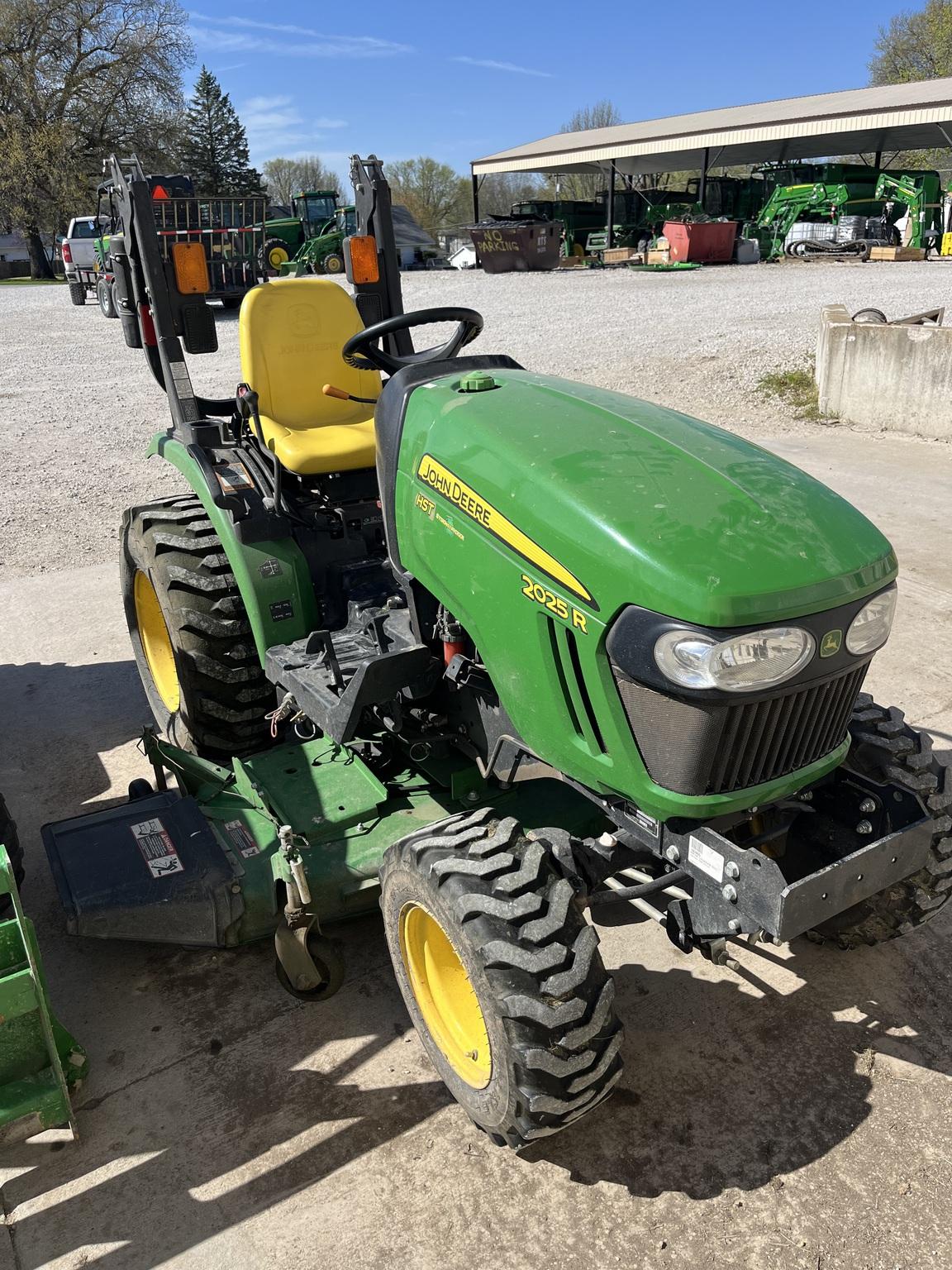 2015 John Deere 2025R