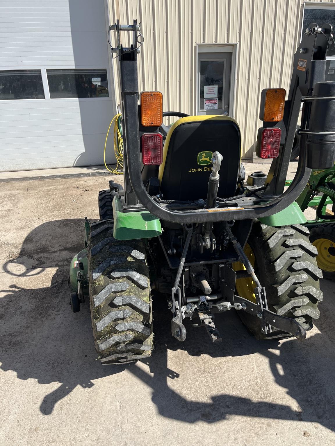 2015 John Deere 2025R