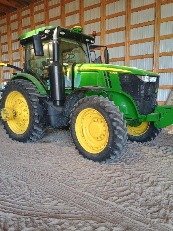 2019 John Deere 7230R Image