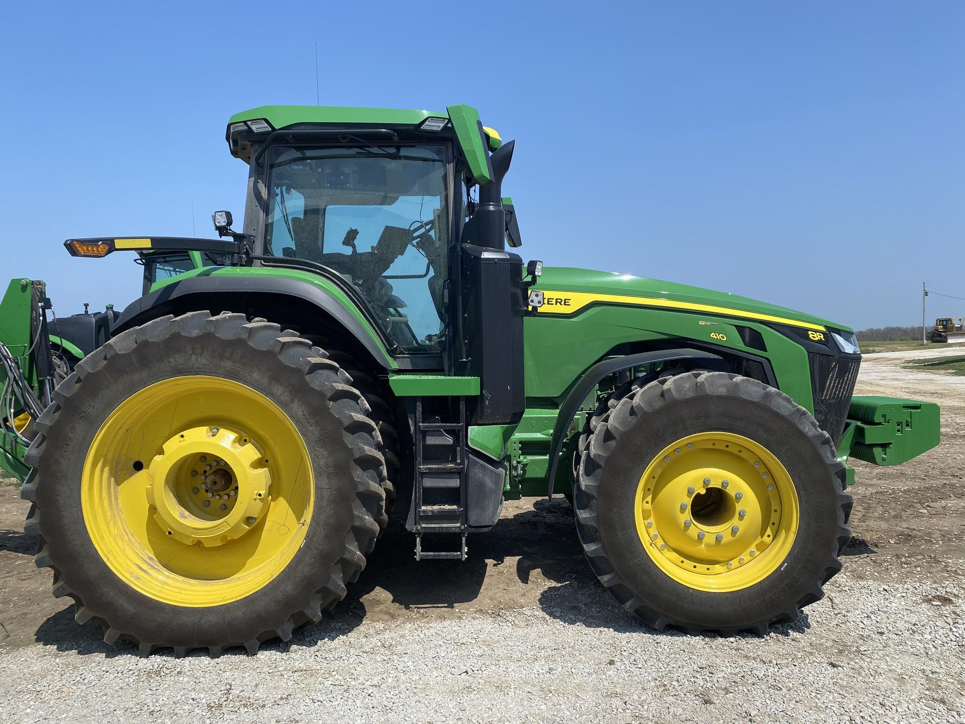 2023 John Deere 8R 410