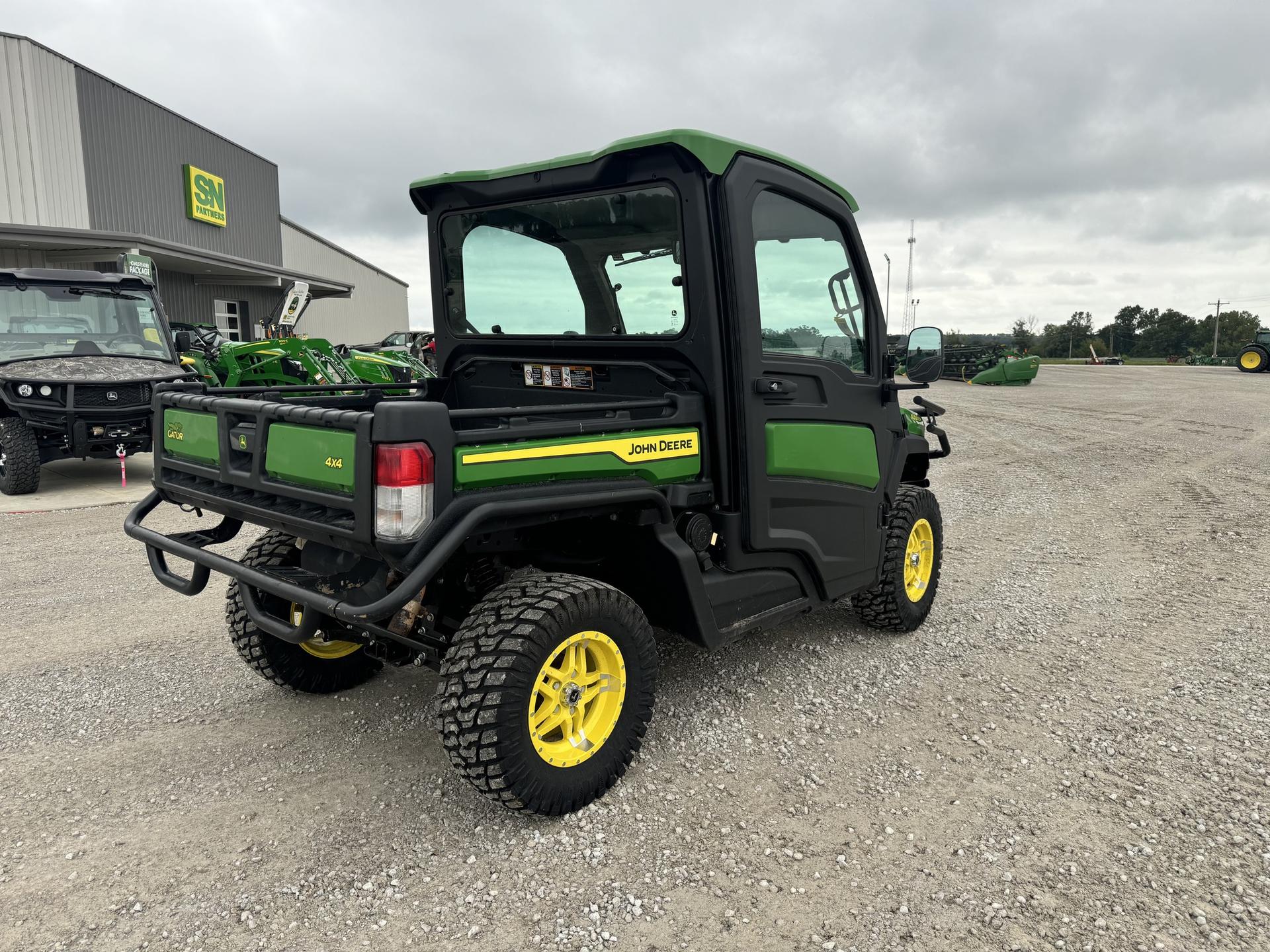 2023 John Deere XUV 835R